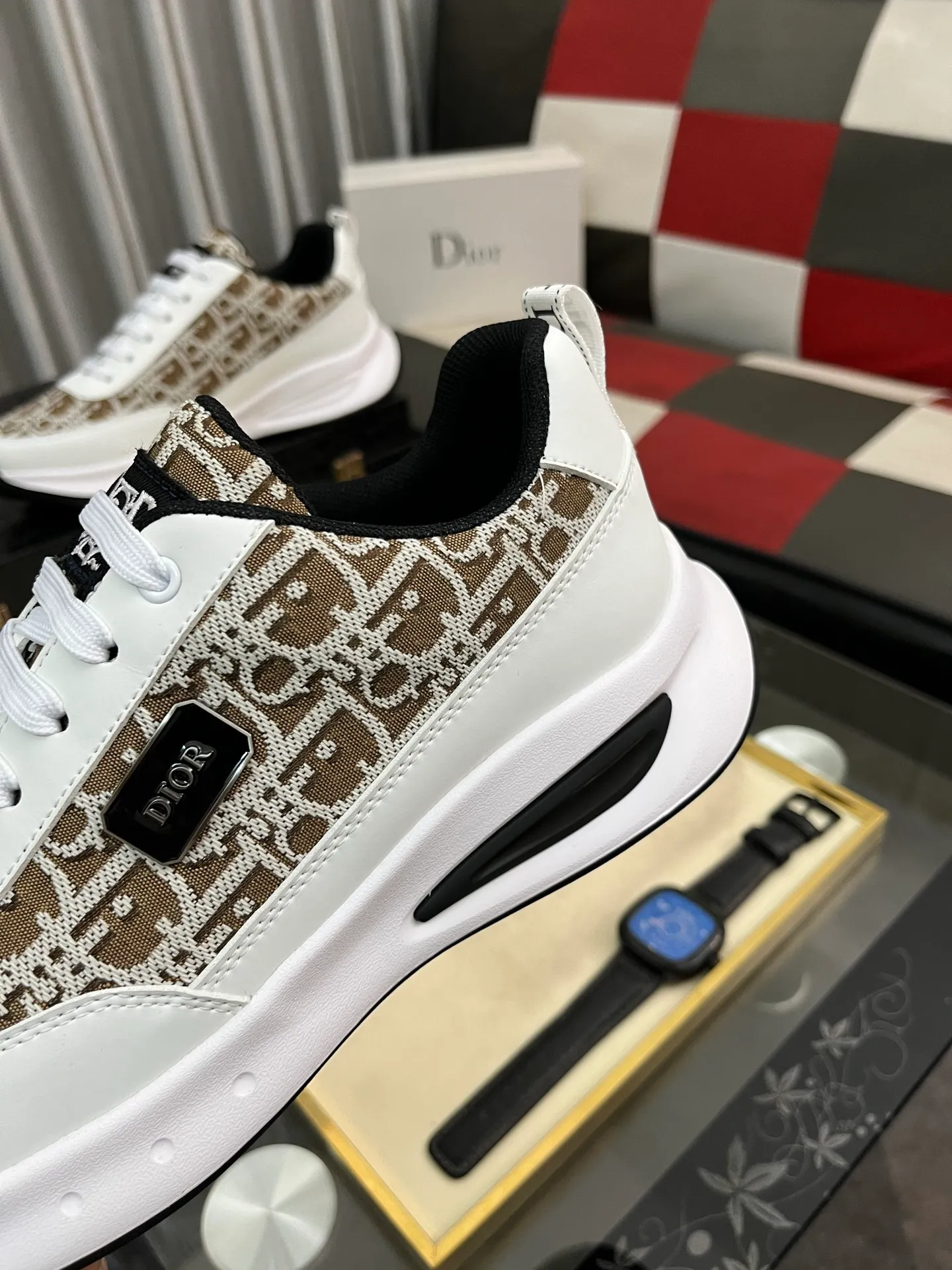 Men's men's shoes💰440⌚️⌚️Dior original quality.~ Unique modern style sneakers. 🏃A must-have casual shoe for trendy men😍😍 Original brand imported from Italy, imported original leather, sheep lining (refuses to discolor and grind feet) Sole: Original sole provided by the original factory, French lazy style design ⚠️Fit to the feet, original quality, super comfortable original sole. Just like shooting the real thing 🎬The real thing is better, code number: 38-443️⃣colors available